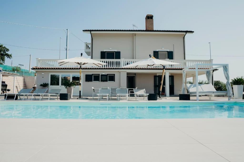 B&B Pescara - Incantevole Villa con piscina - Bed and Breakfast Pescara