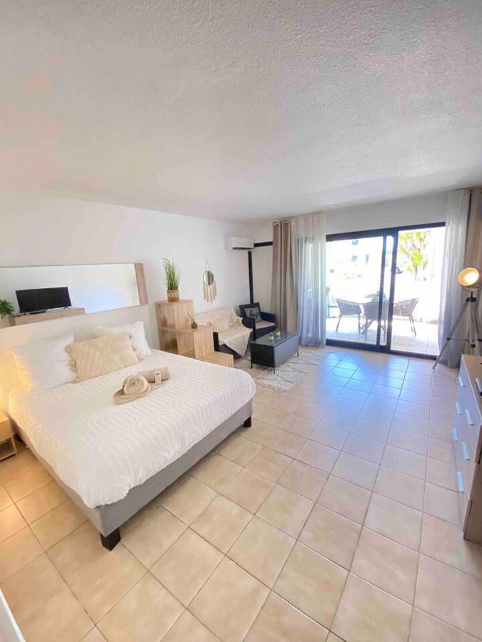 Flamboyant Oasis - B&B Baie Nettle