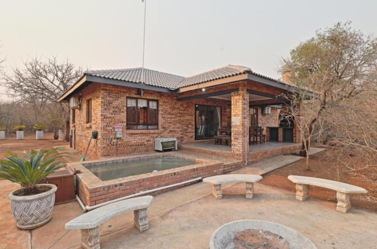 B&B Marloth Park - Adventure Bush Manor - Bed and Breakfast Marloth Park