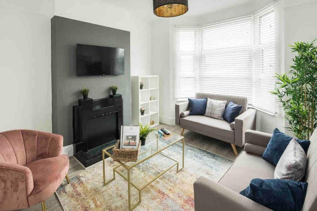 B&B Croydon, London - Pleasant 4 bed house with x6 beds in heart of Croydon !! - Photo ID & Deposit Required - Bed and Breakfast Croydon, London