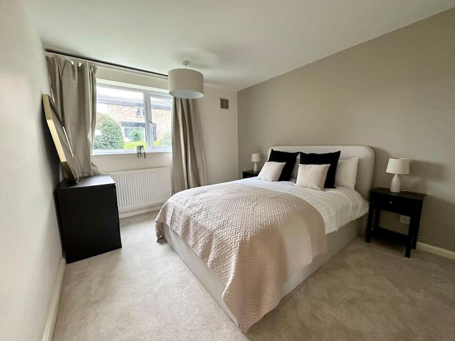 Stylish modern flat, Chapel Allerton sleeps 4 - B&B