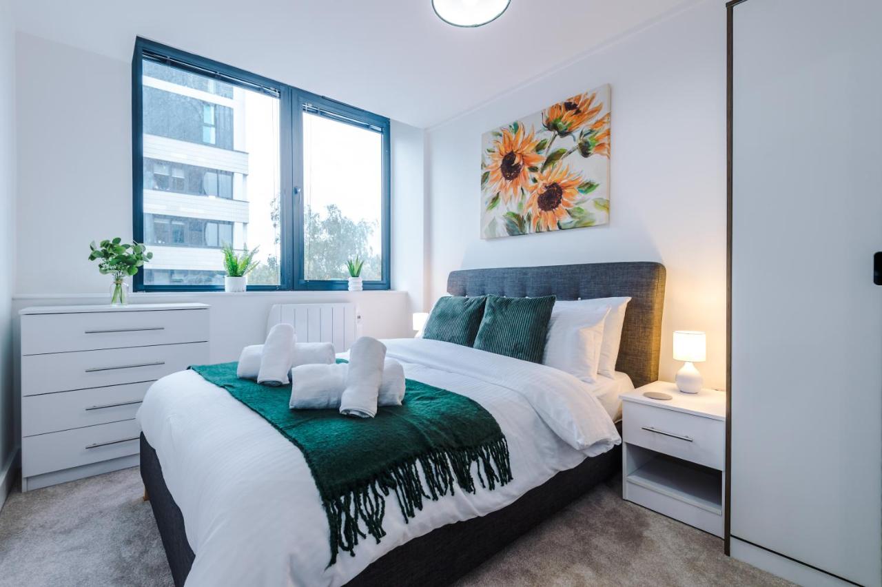 B&B Manchester - NEW! Stylish 2-bed apartment in Manchester by 53 Degrees Property - Amazing location, Ideal for Small Groups - Sleeps 4! - Bed and Breakfast Manchester