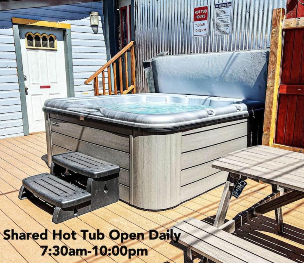 Dog Friendly Private Cabin w Hot Tub Leadville-A - B&B