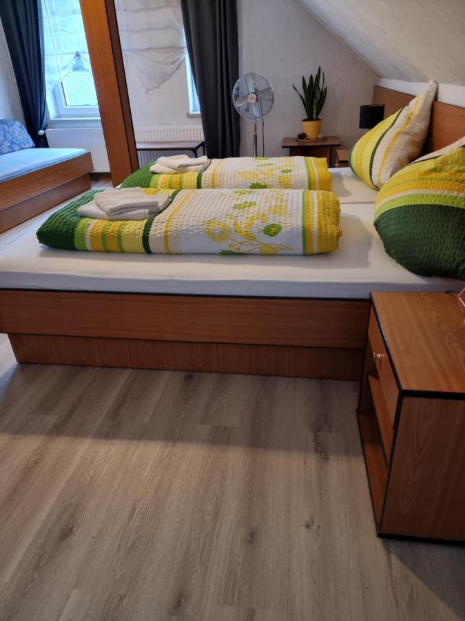 Camera Matrimoniale/Doppia con Letti Singoli con Bagno