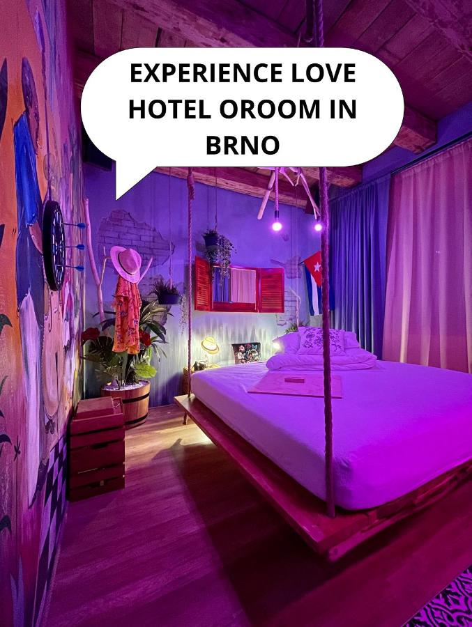 B&B Brünn - OROOM Havana - Role Play For Couples in BRNO - Bed and Breakfast Brünn