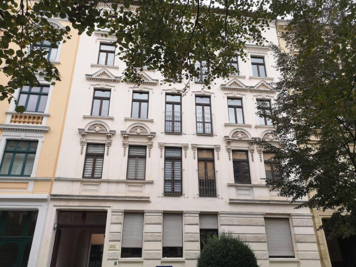 RR - Spacious Apartments - Central - Parking - B&B