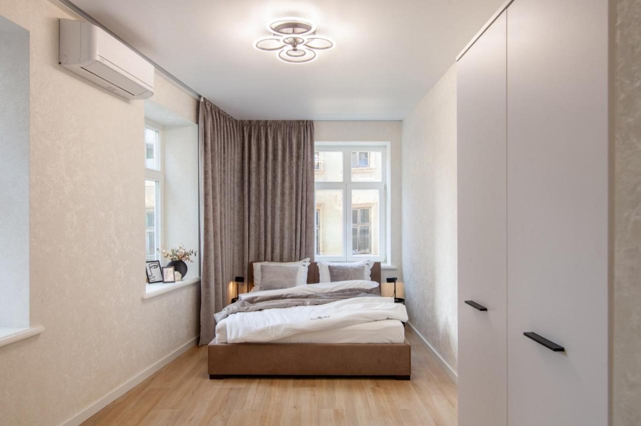 Romari Дорошенка 13 - B&B