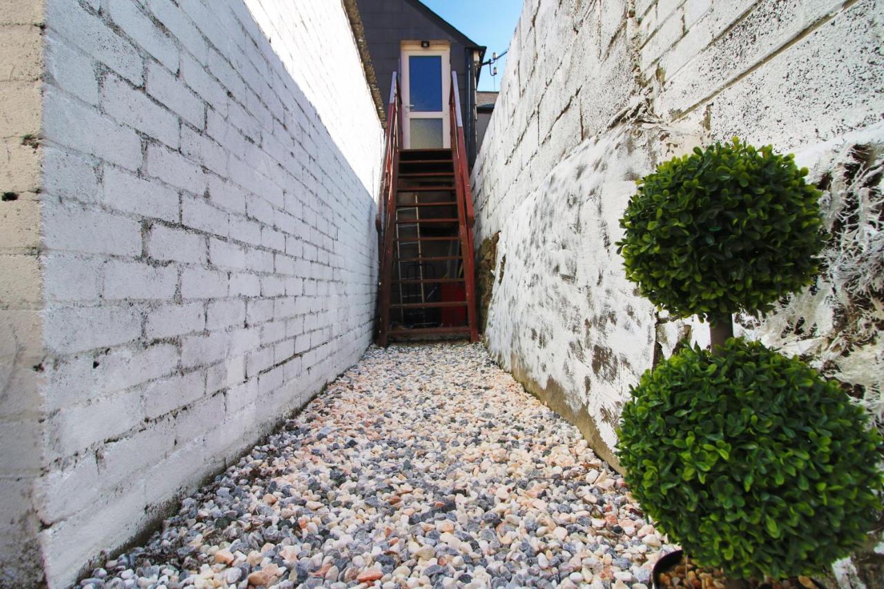 Modern Guesthouse, Fast Wi-Fi, Street Free Parking, Central, Fully Equipped - B&B