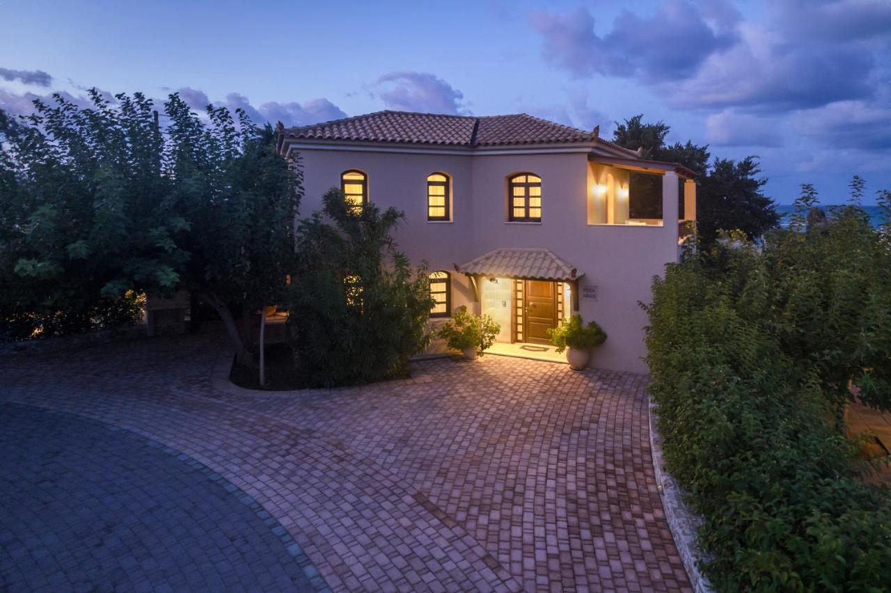 Three-Bedroom Villa Argo
