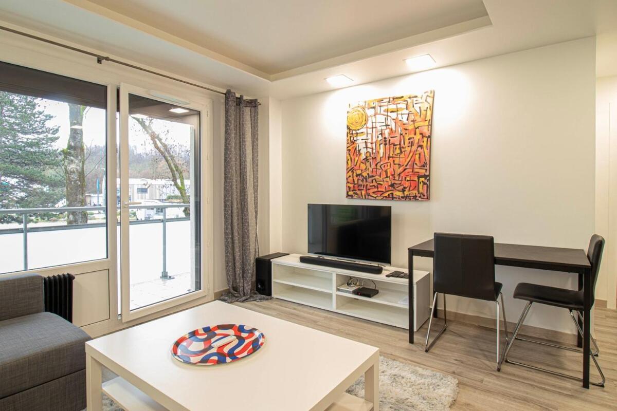 ZenBNB / La Gallery /Proche Suisse - Bed and Breakfast Saint-Julien-en-Genevois