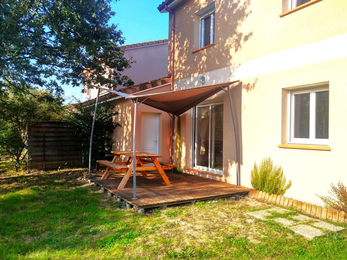 B&B Montauban - Le Clos Andrée - Charmante maison - Zone Nord Montauban - 8 couchages - 3 chambres - Jardin - Parking 3 véhicules - Garage - Climatisation - Bed and Breakfast Montauban