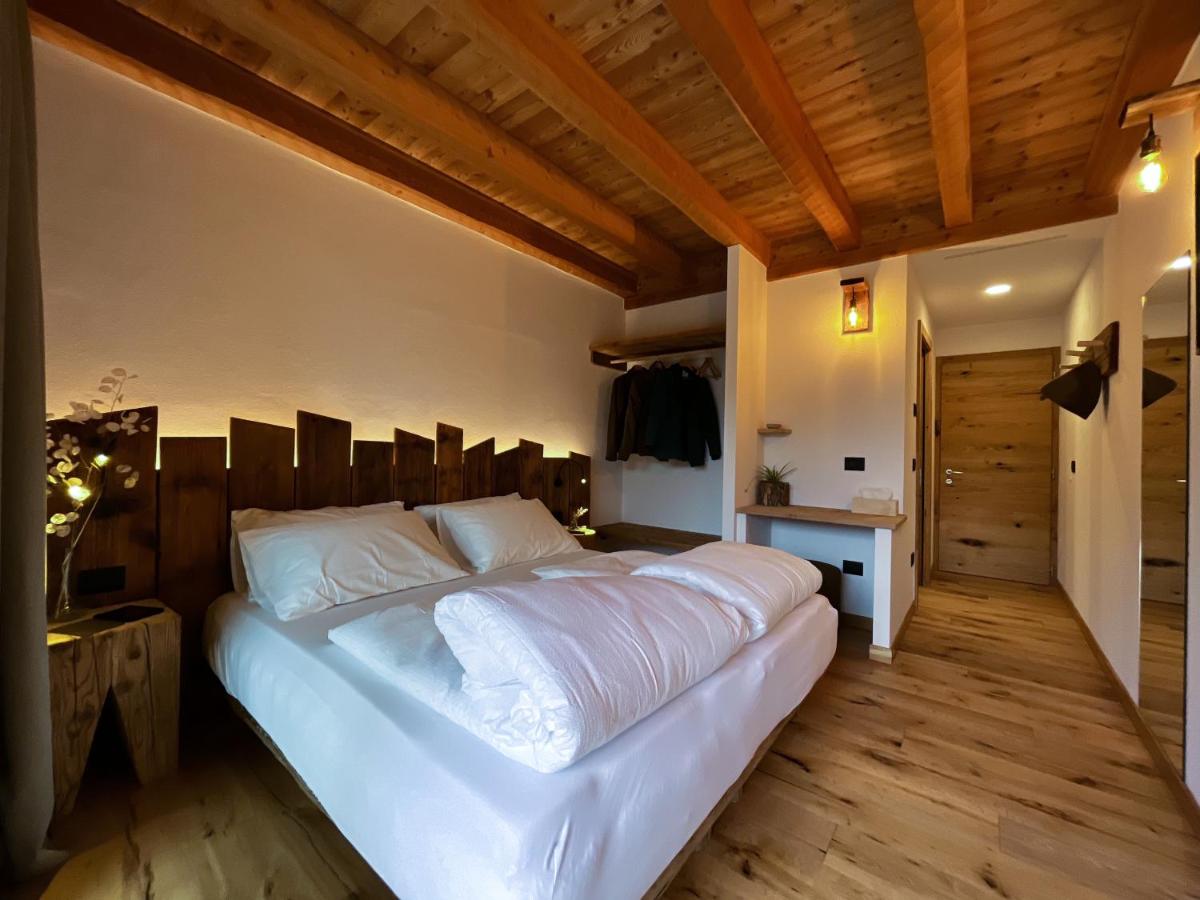 Double or Twin Room with Mountain View