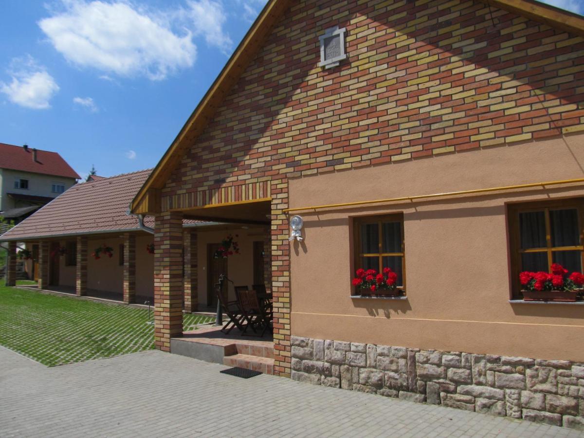 Tavi Fészek Vendégház - B&B Bánk