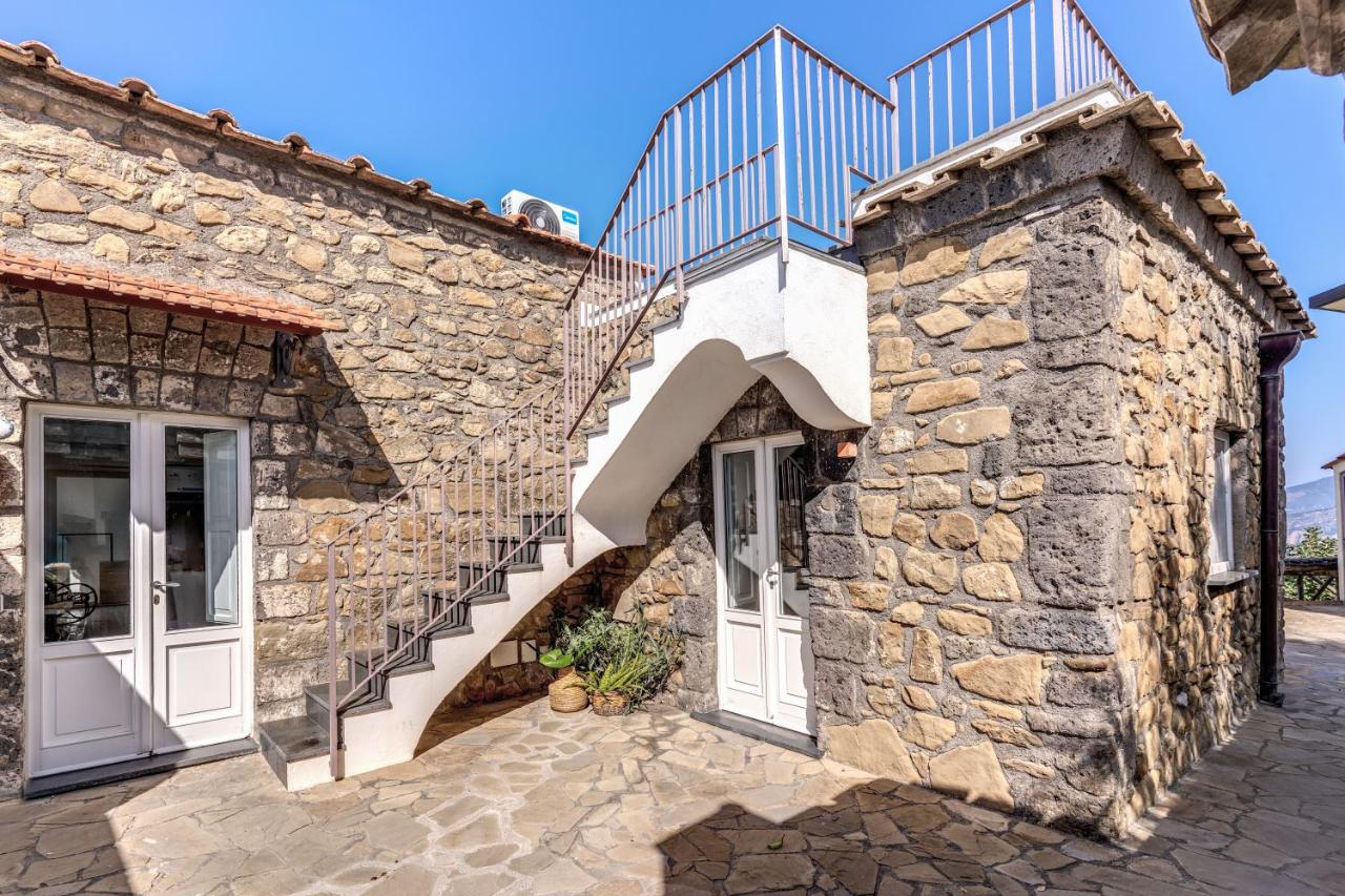 Villa Giulia Boutique Views Pool and Guest Services - B&B