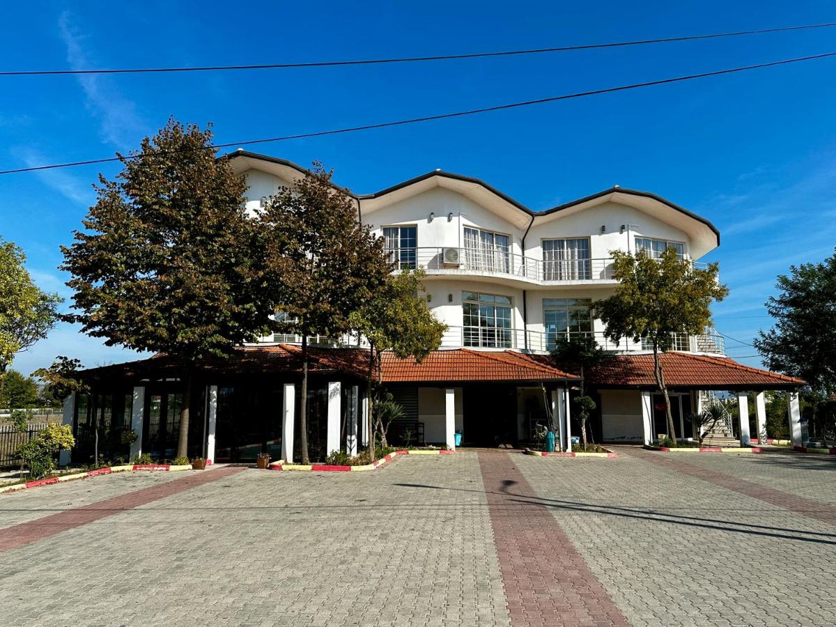 Room rental - Bed and Breakfast Velipojë