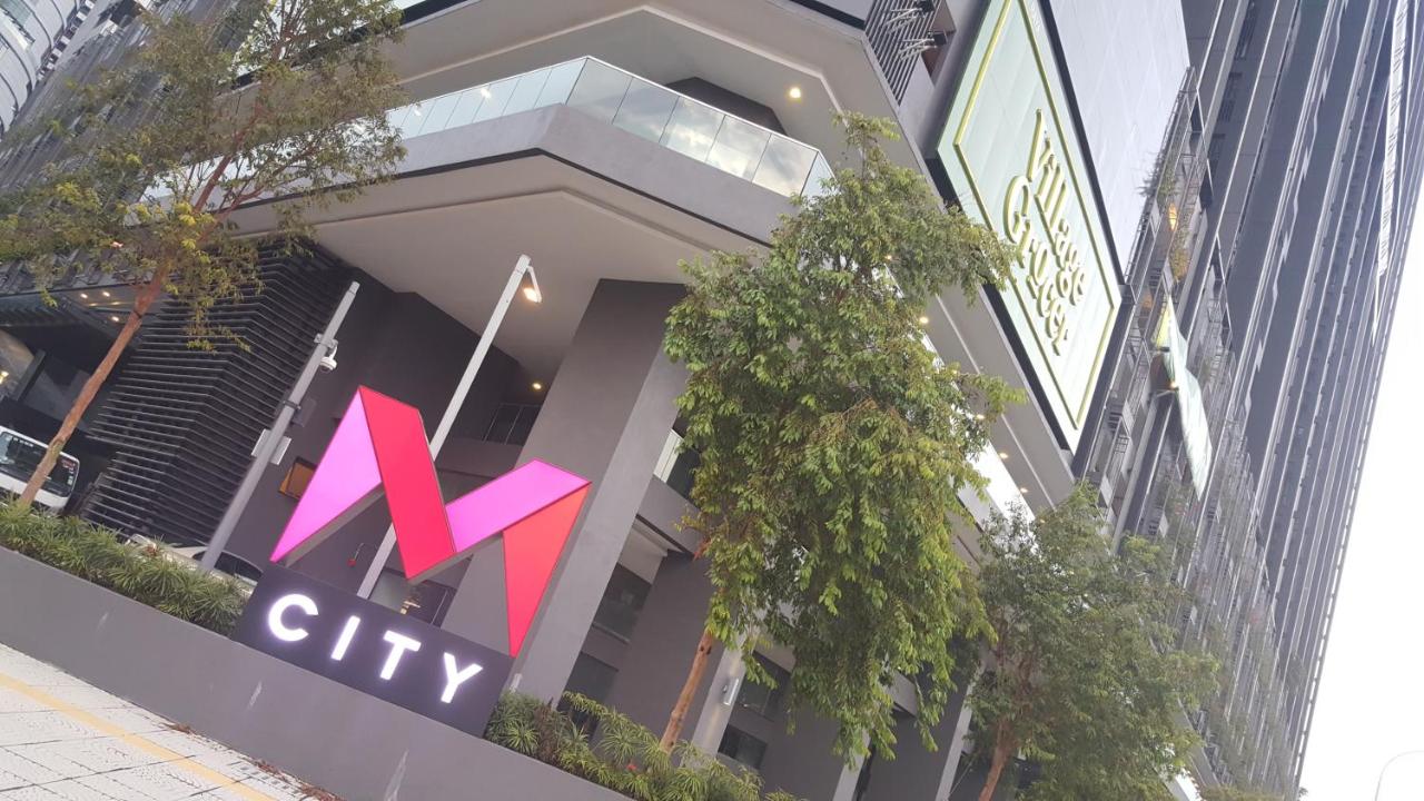 mcity with Pool KL city view - B&B