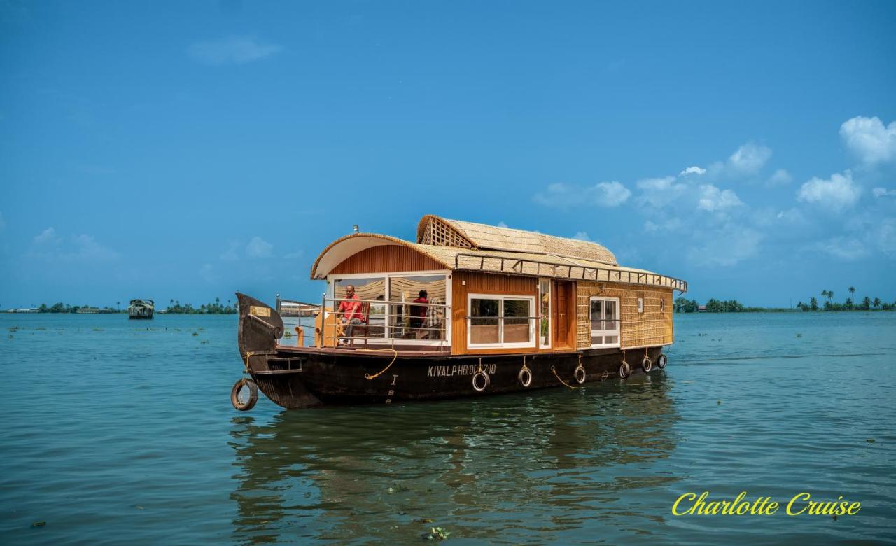 B&B Alappuzha - Charlotte Cruise House Boat - Bed and Breakfast Alappuzha