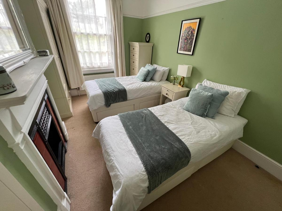 B&B Surbiton - The Victorian Rooms - Bed and Breakfast Surbiton