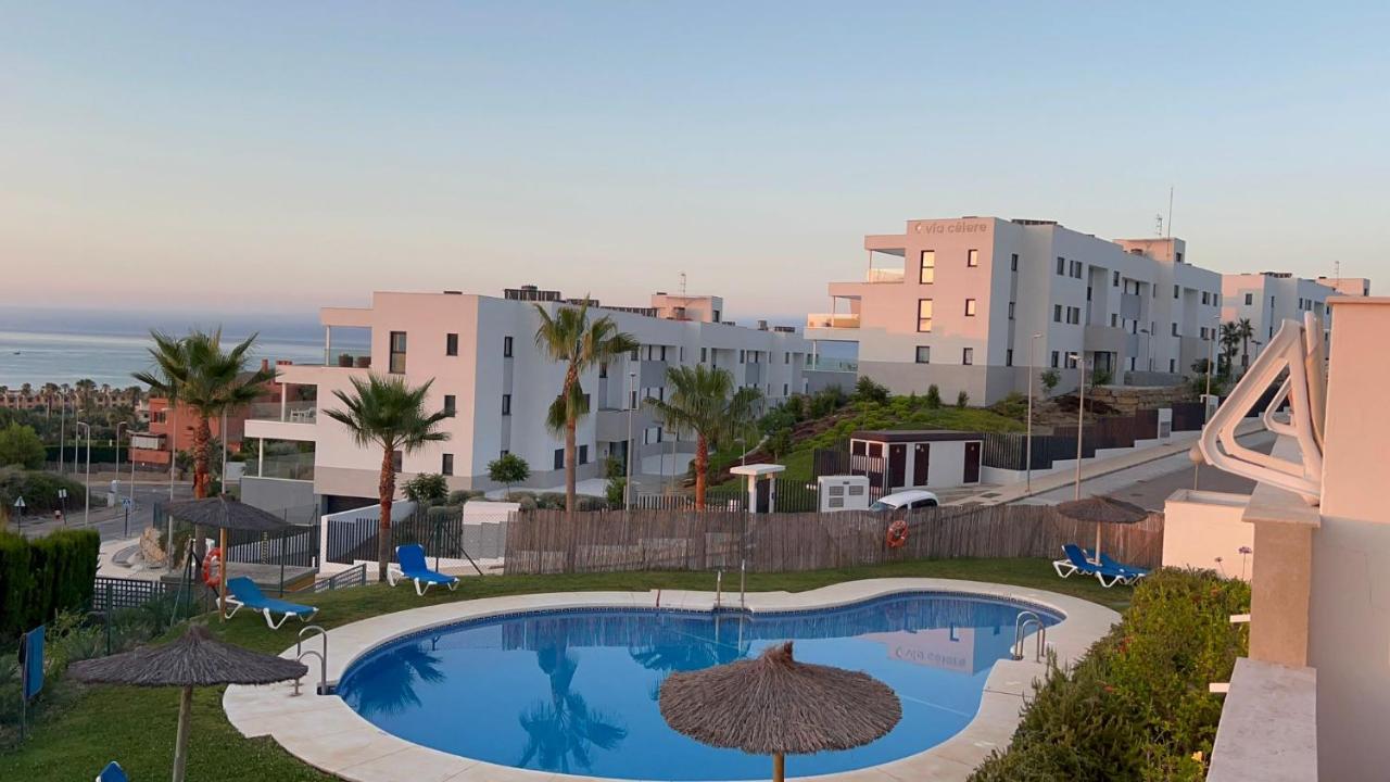 2 bed apt with amazing views - Ferienwohnung