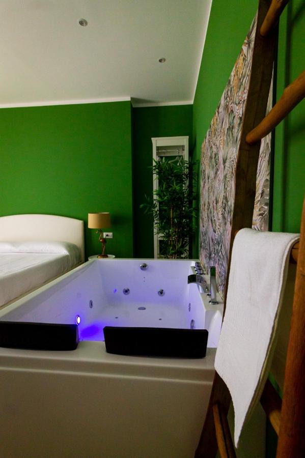 Deluxe Suite with Spa Bath