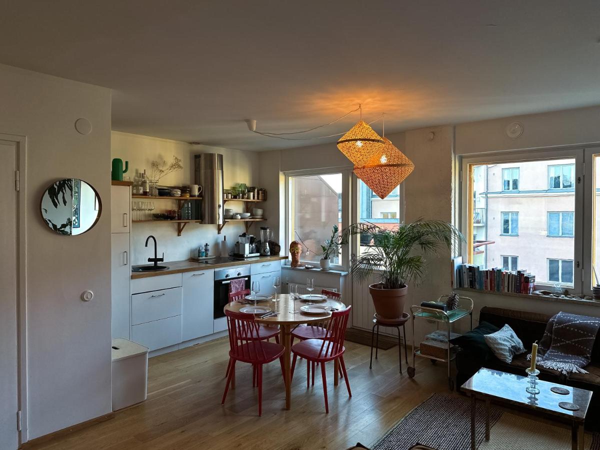 B&B Helsinki - Spacious Top Floor Apartment With Terrace & Remote Working - Bed and Breakfast Helsinki