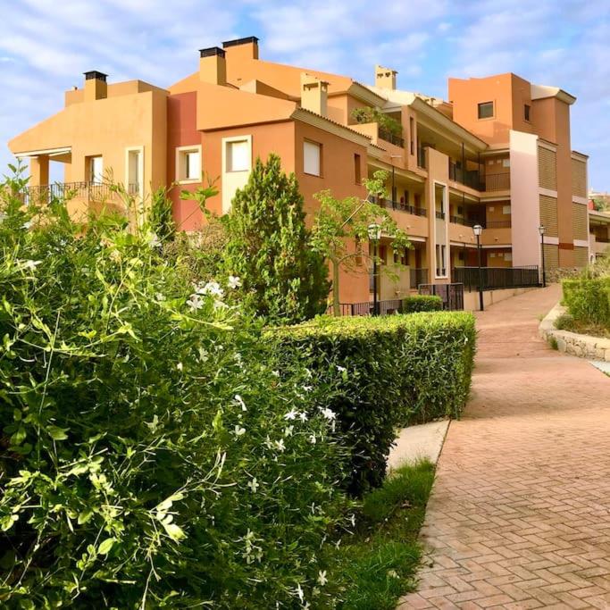 Nice apartment with terrace in Bonalba Golf - Bed and Breakfast