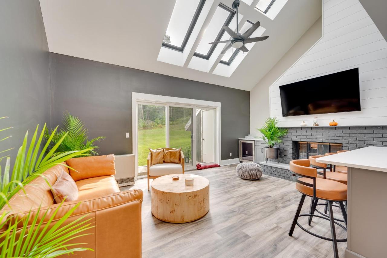 Mid-Century Tenney Mountain Condo Near Hiking - Bed and Breakfast