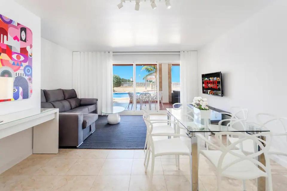 Lujoso y Equipado Apartamento en Playa del Arenal - Chambres d’hôtes