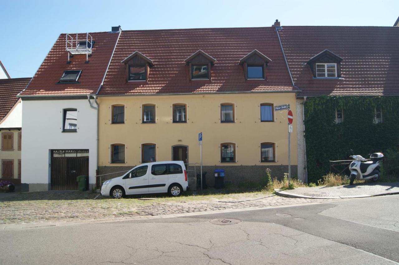 Saarlogis Haus Monteurwohnungen St Arnual - B&B Saarbrücken