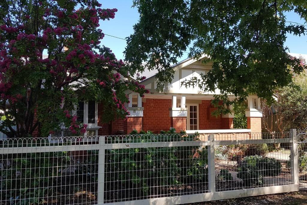 B&B Albury - Central Crisp - Bed and Breakfast Albury