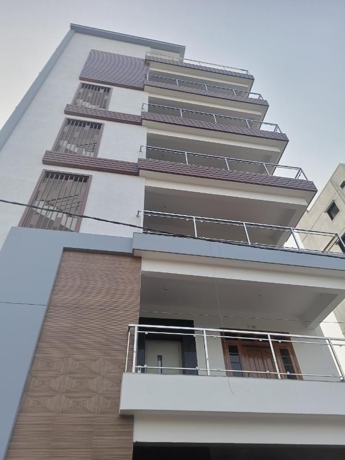 Servostay KPHB Phase 15 New Stunning 3 BHK - 1st Floor - Chambres d'hôtes Hyderabad