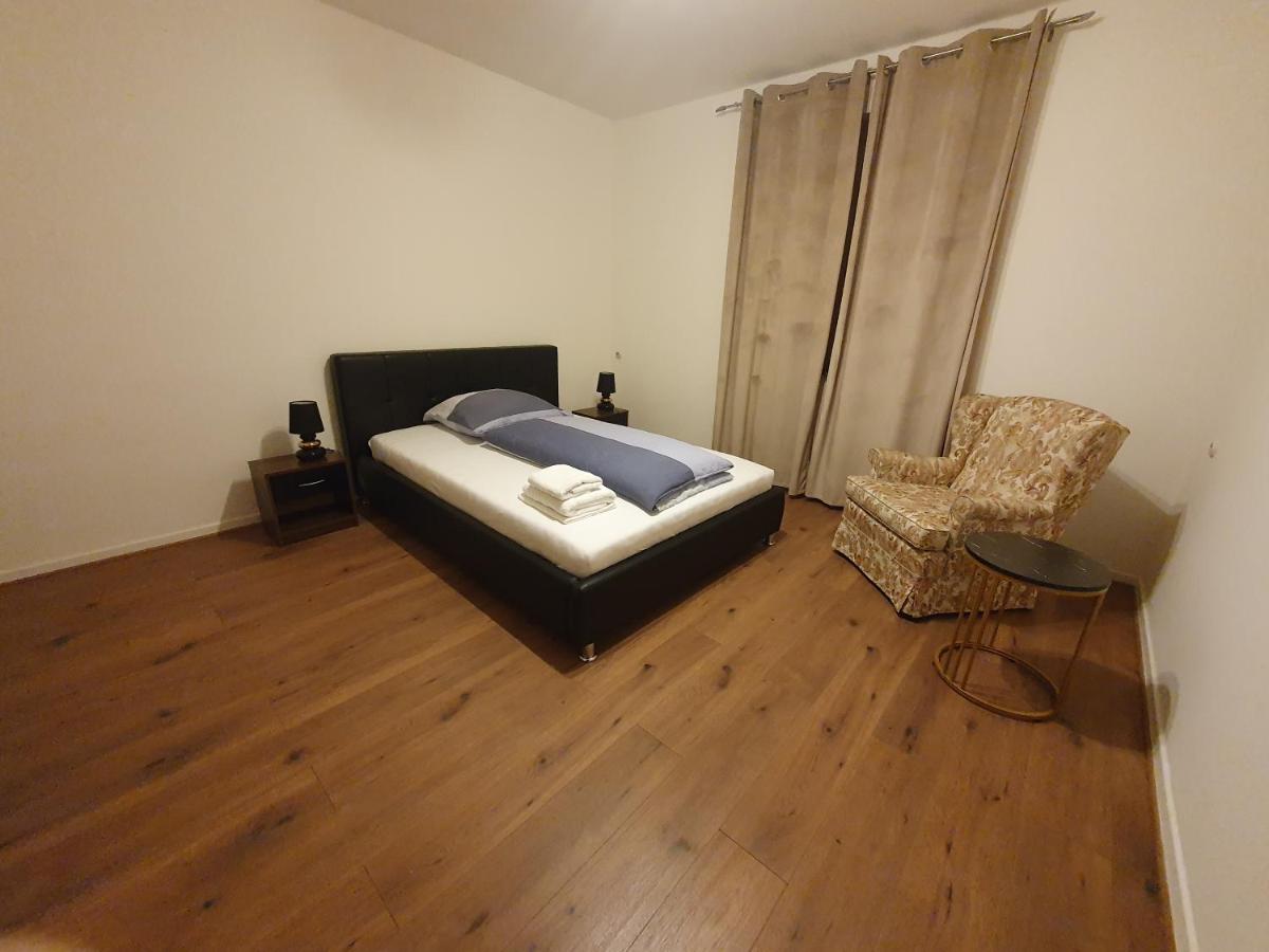 B&B Mainz - Gemütliches Privatzimmer mit französischem Doppelbett an der Universitätsklinik Mainz - Bed and Breakfast Mainz