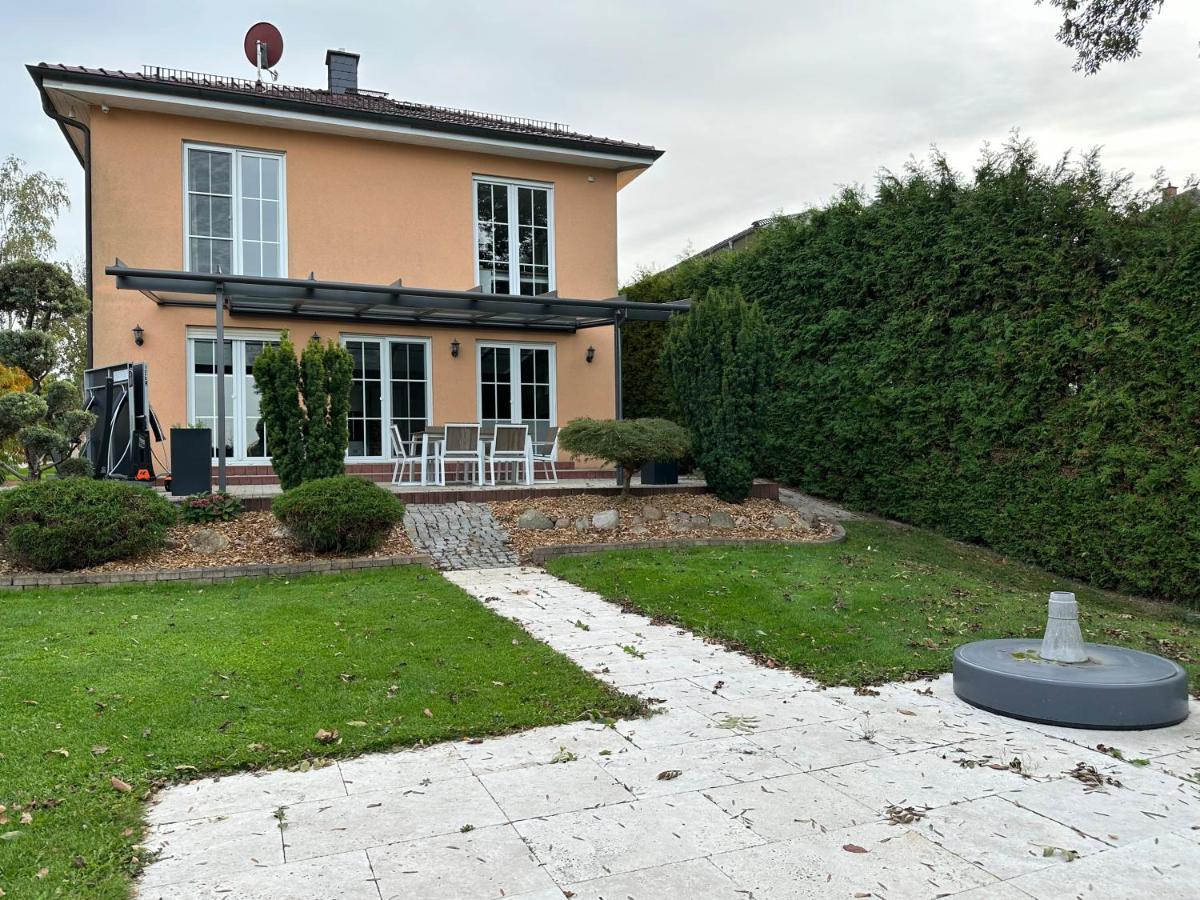 Stadtvilla in Leipzig 7 Personen 3 Schlafzimmer 2 Bäder Garten und Terrasse zentral gelegen Messe Innenstadt Seen - Ferienwohnung Leipzig