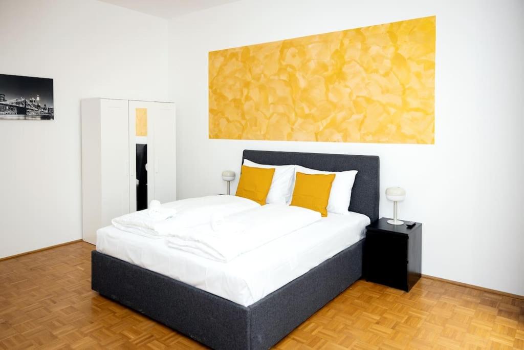 B&B Wien - 100 m2 Apartment - Free Parking- 15 min to Center - Bed and Breakfast Wien