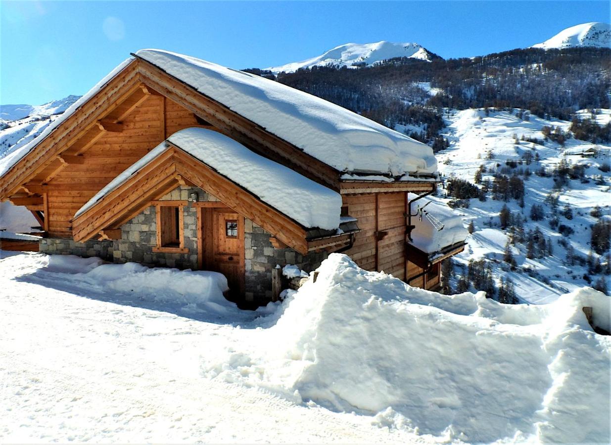 Prestigious 18 Person Chalet with Pool and Jacuzzi - Bed and Breakfast Vars