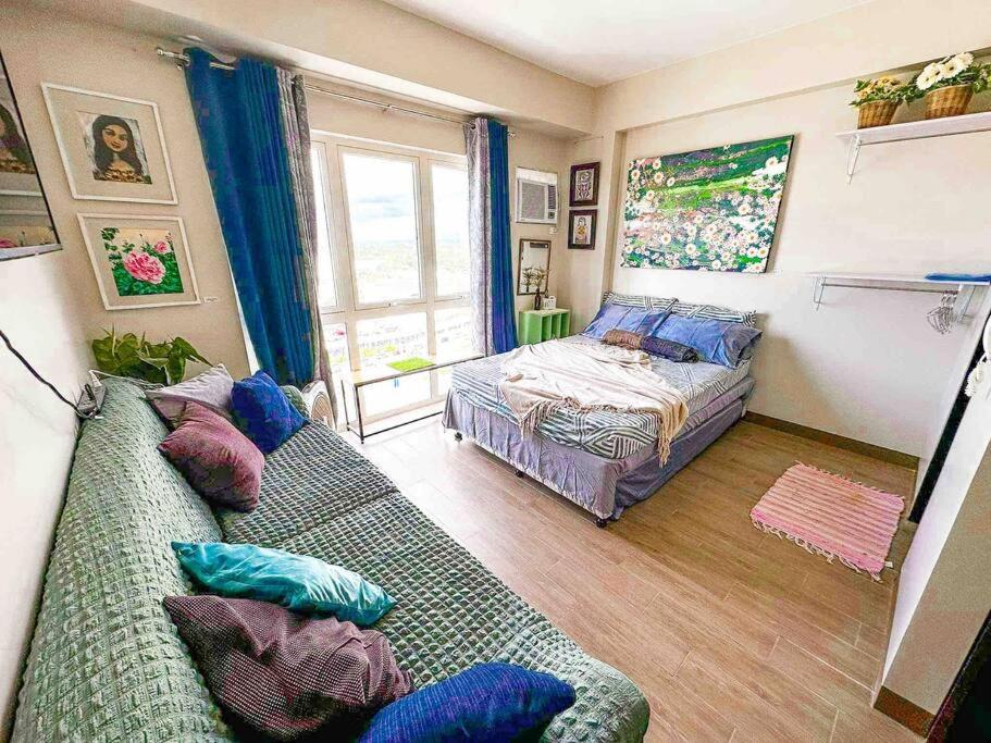 B&B Bacolod City - Staycation @ UpperEast w/ Pool, Gym, Daycare etc.! - Bed and Breakfast Bacolod City