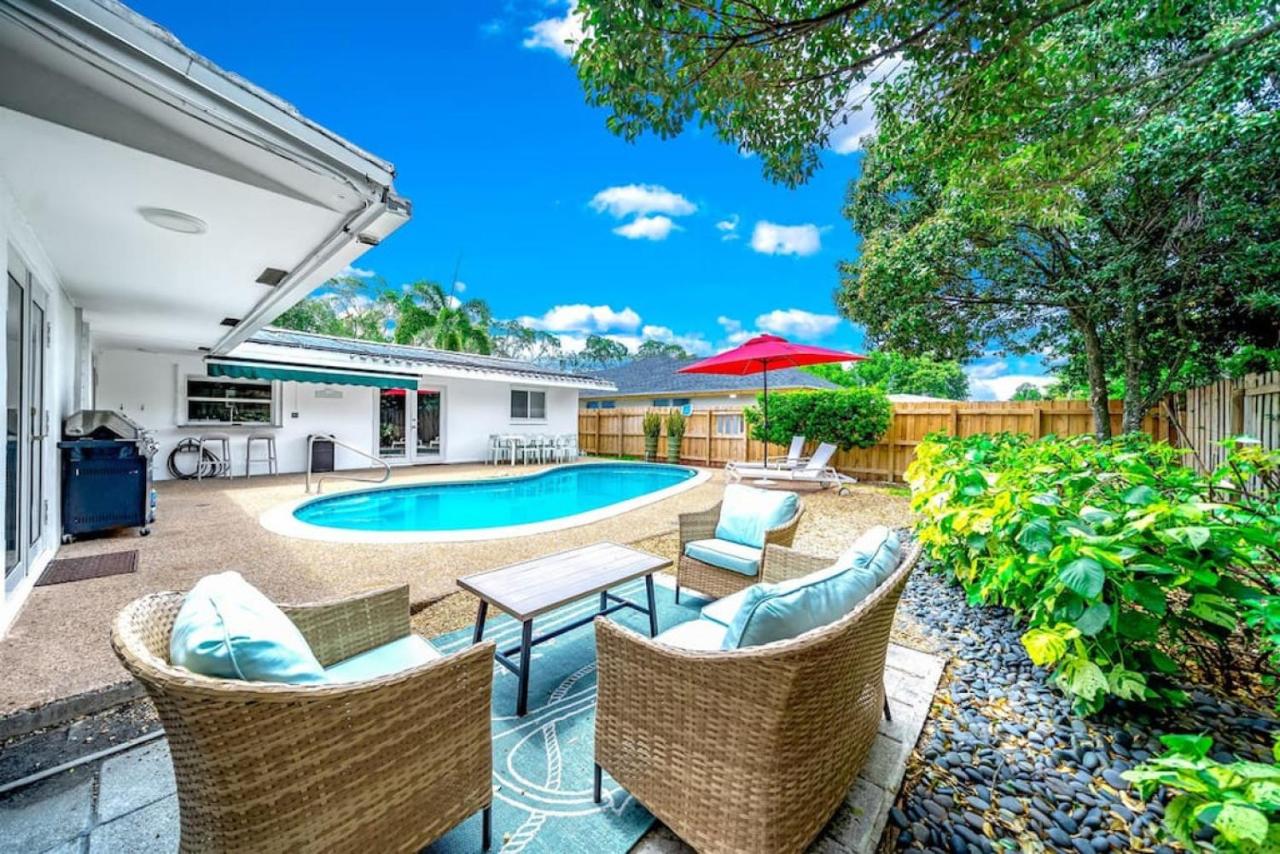 B&B Fort Lauderdale - The Dreamcatcher - 4 Bed, 2 Bath, Private Heated Pool, BBQ, Game Room, Park - Bed and Breakfast Fort Lauderdale