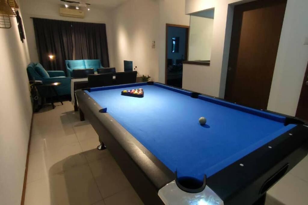 B&B Johor Bahru - 3BR Grand pooltable near midvalley by Unique home - Bed and Breakfast Johor Bahru