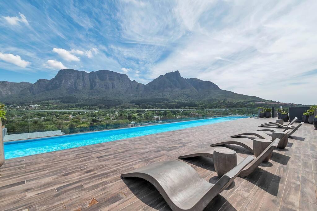 B&B Cape Town - Rooftop with breathtaking views of Table Mountain. - Bed and Breakfast Cape Town