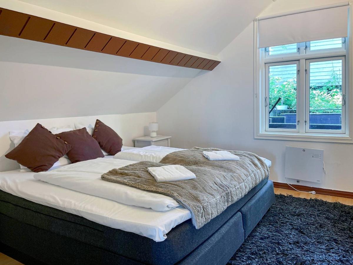 B&B Stavanger - Unique 3bed Rooms - Generous Terrace - Central Stavanger - Bed and Breakfast Stavanger