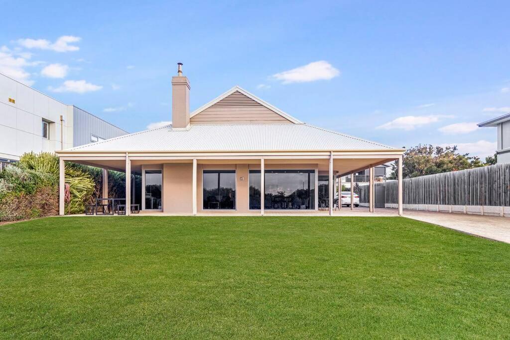 Exclusive *Front Row* Sunsets & Beachfront Bliss in Busselton - B&B