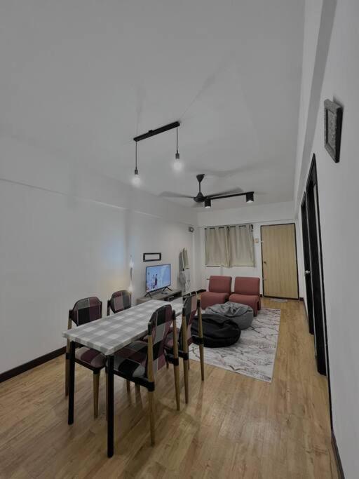 B&B Kajang - Ben's Homestay 3 bedroom Apartment - Bed and Breakfast Kajang