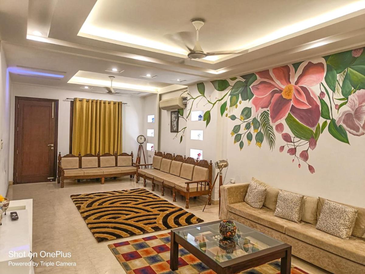 B&B New Delhi - BnBBuddy Stupendous Home In Shalimar Bagh - Bed and Breakfast New Delhi