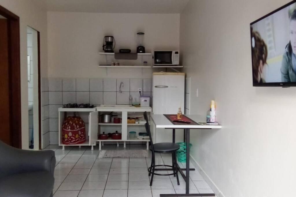 N 04 - Apto Prático com 1 quarto com 2 camas solt, garagem - B&B Cascavel