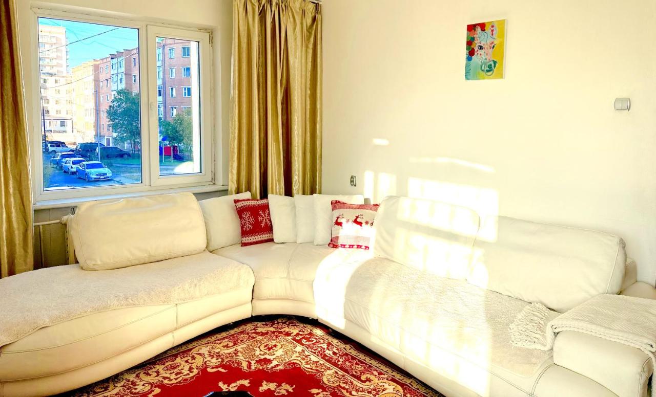 B&B Oulan-Bator - Apartment 44, spacious living area, separate kitchen & 1 bedroom - Bed and Breakfast Oulan-Bator