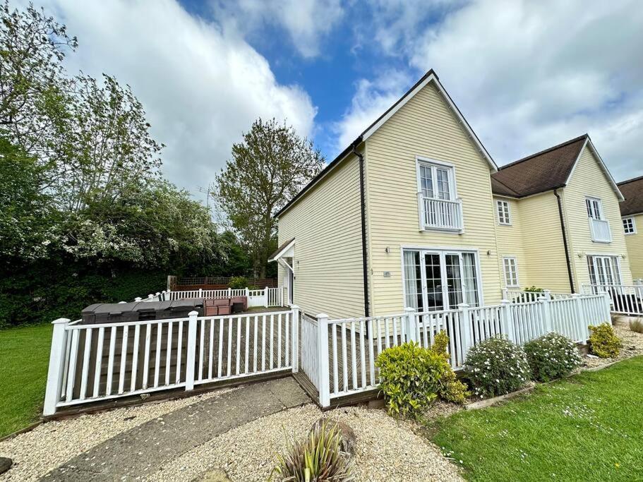 B&B South Cerney - Bourton House Windrush Lake - Bed and Breakfast South Cerney