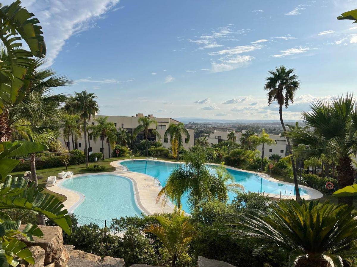 Amazing Two Bedroom Apartment in Los Flamingos, Marbella - B&B Estepona