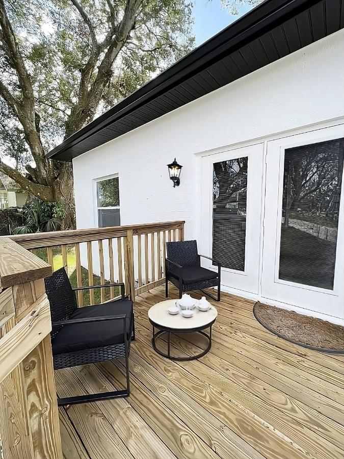 Florida Luxe, Brand new 4 Bed Property with a Private Jacuzzi - Bed and Breakfast Tampa