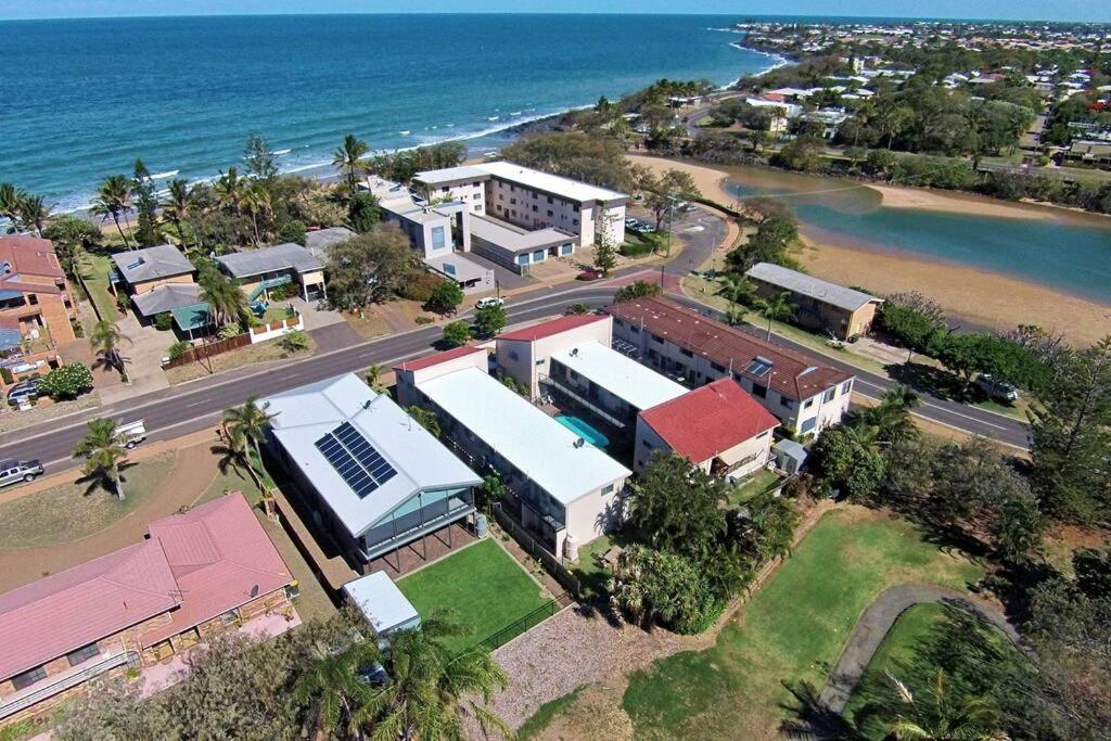 Seagrass - 4 ensuites, Sunset Deck, Walk everywhere - B&B Bargara
