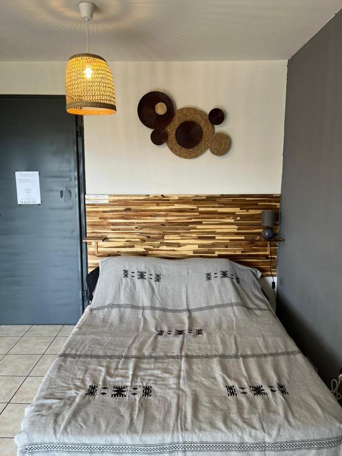 Studio 14 proche GRR2 97400 - B&B Saint-Denis